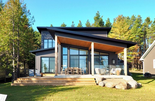 Meaford Cabaña | Cottage on Georgian Bay in Ontario's premier four-season adventure region.