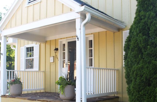 Leesburg's Old and Historic District Casa | Cottage on King | Charming Historic Leesburg Home