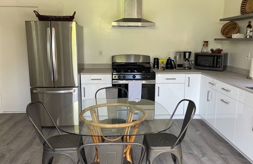 Venice Cabaña | Cottage on lovely walkstreet in Venice