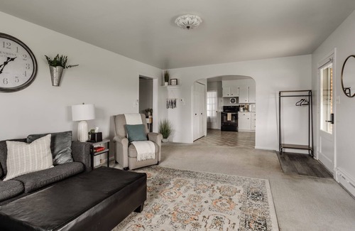 Goodville Casa | Cottage On Main-cozy 3/1.5 near Shady Maple