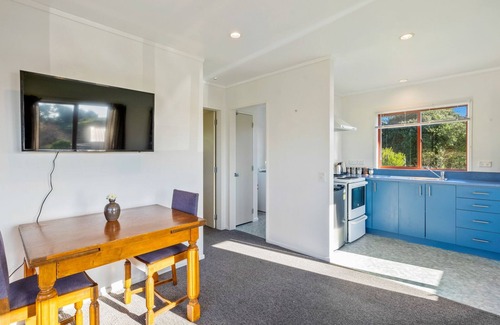 Waikanae Casa | Cottage on Rutherford – Waikanae Holiday Home