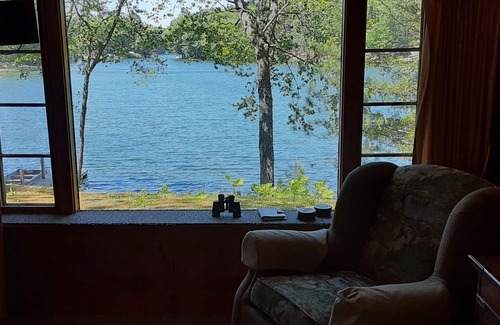 Mayfield Cabaña | Cottage on Spider Lake, frente al lago privado en un entorno tranquilo