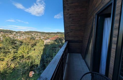 Tsromi Apartamento | Cottage on the Edge of the Forest in Surami