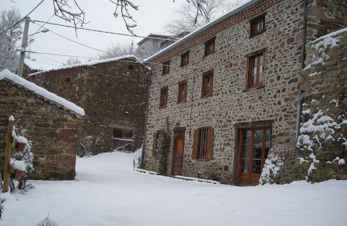Mazeyrat-Aurouze Casa | Casa rural en el borde del bosque y cerca de las gargantas del allier