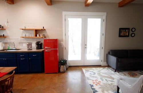 San Marcos Cabaña | Cottage on wooded acreage in Texas Hill Country. 5 miles from Wimberley.
