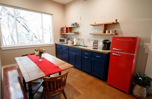 San Marcos Cabaña | Cottage on wooded acreage in Texas Hill Country. 5 miles from Wimberley.