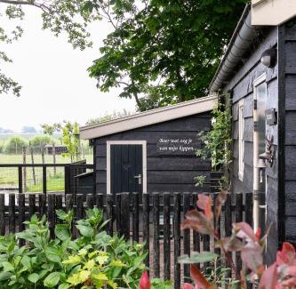 Oostwoud Chalet De Esquí | Cottage 'Onder de boompjes'