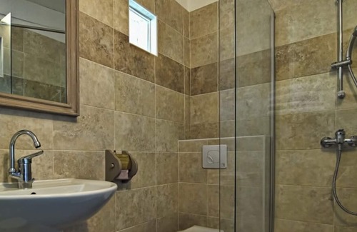 Sigonce Cabaña | Cottage-Private Bathroom-L'Alouette
