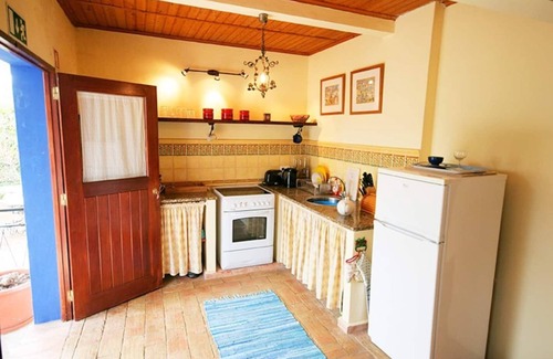 Farta Vacas Cabaña | Casita de campo "Quinta das Achadas - Mimosa" con piscina, Wi-Fi, terraza y jardín