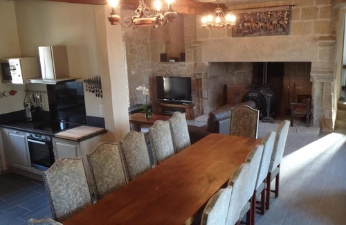 Treignac Casa | Cottage renovado sobre las ruinas de la XV siglo XIX, zona de relax (jacuzzi) y la natación