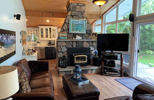Kincardine Casa | Cottage Rental close to lake Huron beach!