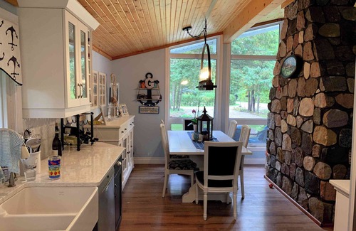 Kincardine Casa | Cottage Rental close to lake Huron beach!