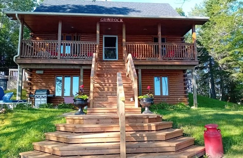 Lewis Lake Cabaña | Cottage retreat on Lewis Lake with hot tub