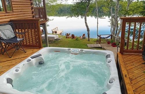 Lewis Lake Cabaña | Cottage retreat on Lewis Lake with hot tub
