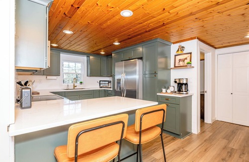 Cashiers Cabaña | Cottage Right in Downtown Cashiers Walk to Everywhere!!