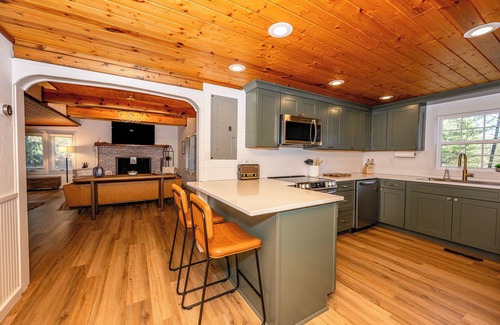 Cashiers Cabaña | Cottage Right in Downtown Cashiers Walk to Everywhere!!