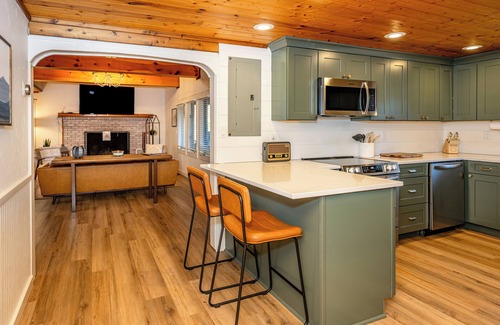 Cashiers Cabaña | Cottage Right in Downtown Cashiers Walk to Everywhere!!