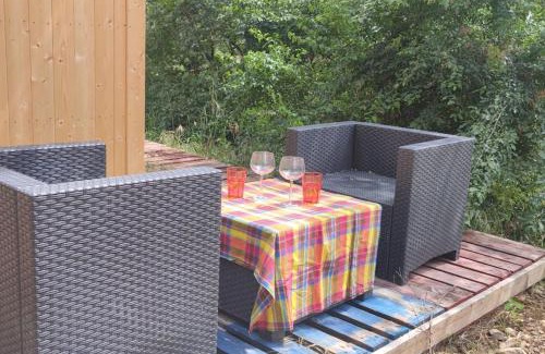 Vancia - Crepieux Apartamento | Cottage romantique, son jacuzzi privatif, piscine