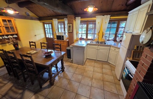 Bessines-sur-Gartempe Cabaña | Bellamente aislada casa de campo con piscina privada climatizada, situado en 1 hectárea de terreno