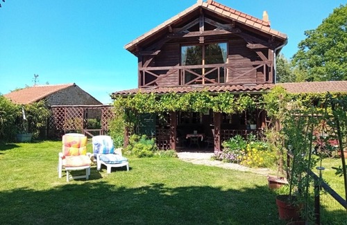 Bessines-sur-Gartempe Cabaña | Bellamente aislada casa de campo con piscina privada climatizada, situado en 1 hectárea de terreno