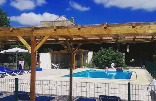 Asnieres-la-Giraud Cabaña | Cottage (sleeps 6) at Domaine de Chantageasse, a 17th century estate with pool