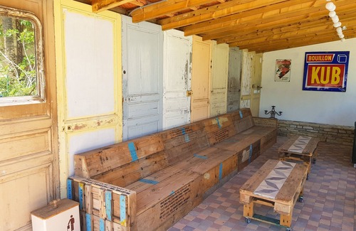 Asnieres-la-Giraud Cabaña | Cottage (sleeps 6) at Domaine de Chantageasse, a 17th century estate with pool