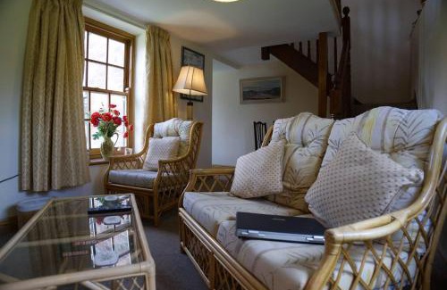 Crawcrook Casa | Cottage - Sleeps 2 - Garden - Parking