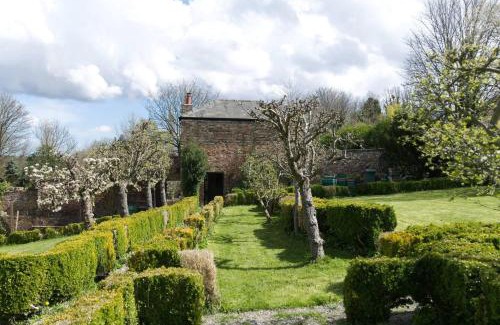 Crawcrook Casa | Cottage - Sleeps 2 - Garden - Parking