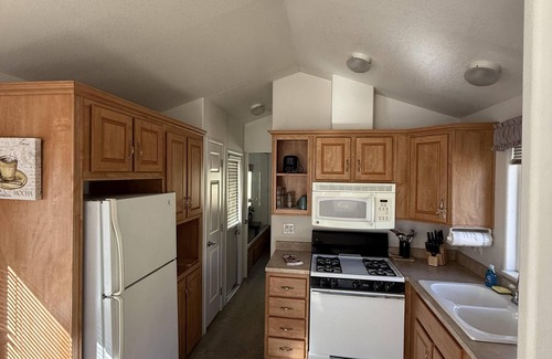 Winters Cabaña | Cottage, Sleeps 6, Wheelchair & Pet Friendly - Roomy Cottage with Kitchen, Sleeps 6, Wheelchair & Pet Friendly
