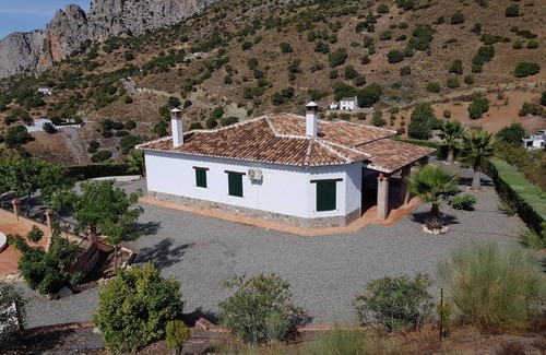 Alora Casa | Casa Rural de 8 plazas con piscina y barbacoa