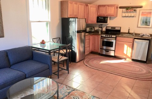 Kenilworth Cabaña | Cottage Studio - patio privado / patio! ¡UBICACIÓN!