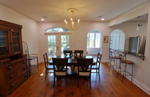 Highlands - Perkins Casa | Cottage under the oaks! Walk to LSU games!
