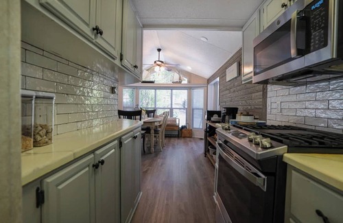Sandwich Casa | Cottage w/ Firepit & beach access "Outdoor Dining Delight"