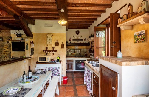Polvano Villa | Cottage para dos personas. Romántico, tranquilo. Wi-fi, piscina y jardín. Luna de miel.
