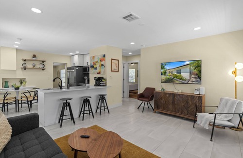 Riverside Park Casa | Cottage w Peacocks Managed by BNR Vacation Rentals
