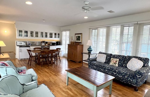 Wiregrass Meadows Casa | Cottage w/ Prime Location 4 Mins to Beach in Seaside, Porch + 2 Adult Bikes