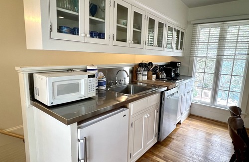Wiregrass Meadows Casa | Cottage w/ Prime Location 4 Mins to Beach in Seaside, Porch + 2 Adult Bikes