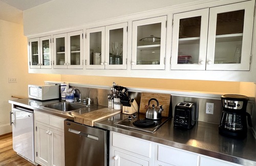 Wiregrass Meadows Casa | Cottage w/ Prime Location 4 Mins to Beach in Seaside, Porch + 2 Adult Bikes