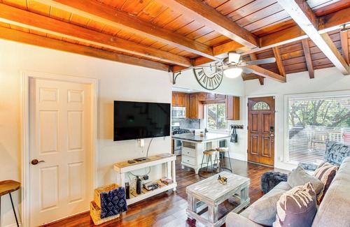 Crest Park Cabaña | Cottage w/Private Hot Tub: 2 Mi to Lake Arrowhead