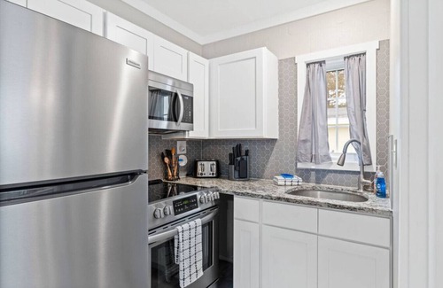 Long Beach Cabaña | Cozy Cottage Walking Distance to Beach - w/ E-Bikes Available and Coffee Station