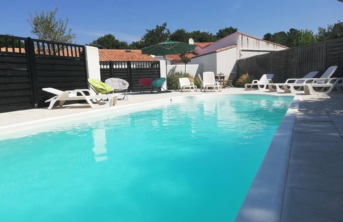 Rivedoux-Plage Cabaña | Cabaña con 2 dormitorios, patio privado, estacionamiento privado y tranquilo, piscina climatizada.