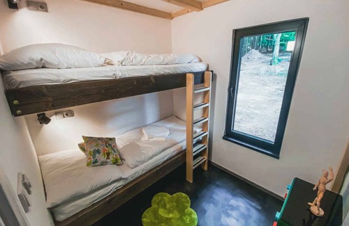 Dolni Mesto Cabaña | Cottage with fireplace and outdoor fireplace with grill