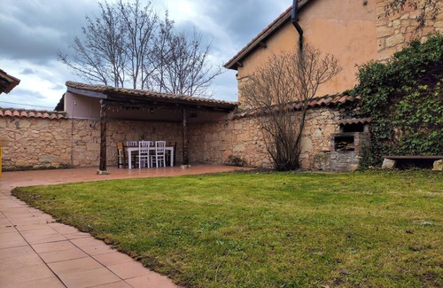Orejana Cabaña | Casa rural con jardín, chimenea y barbacoa. Ubicada en zona con encanto único.