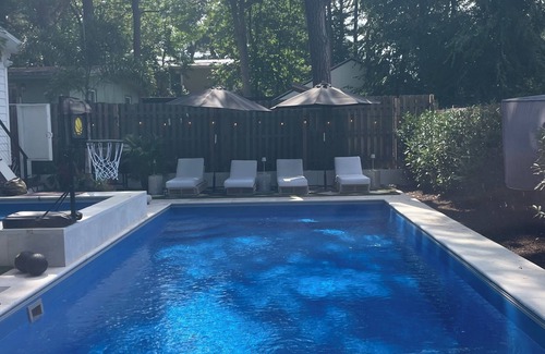 Dodds Addition Cabaña | cottage with pool and hot tub in Dewey-inquire about long-term off-season rental