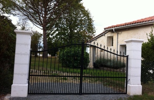 Bessac Cabaña | Casa rural con piscina privada para vacaciones en charente 16000