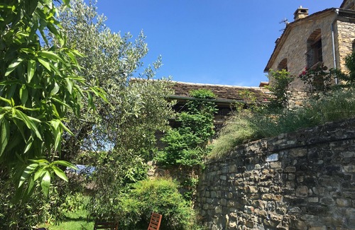 Ainsa Casa | Casa rural con terraza y jardín.