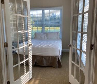 Wallace Complejo | Cottages and Suites at River Landing