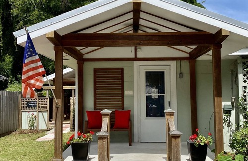 St. Marys Cabaña | Cottages on Norris Unit A DOWNTOWN PET FRIENDLY