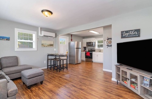 Atlantic Beach Casa | Cottages @ Pearl Beach - Walk to Beach -Suite A