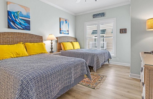Ocean Isle Beach Villa | "5 Oclock Somewhere" Hermoso condominio de 4 dormitorios y 4 baños con vista despejada al océano.